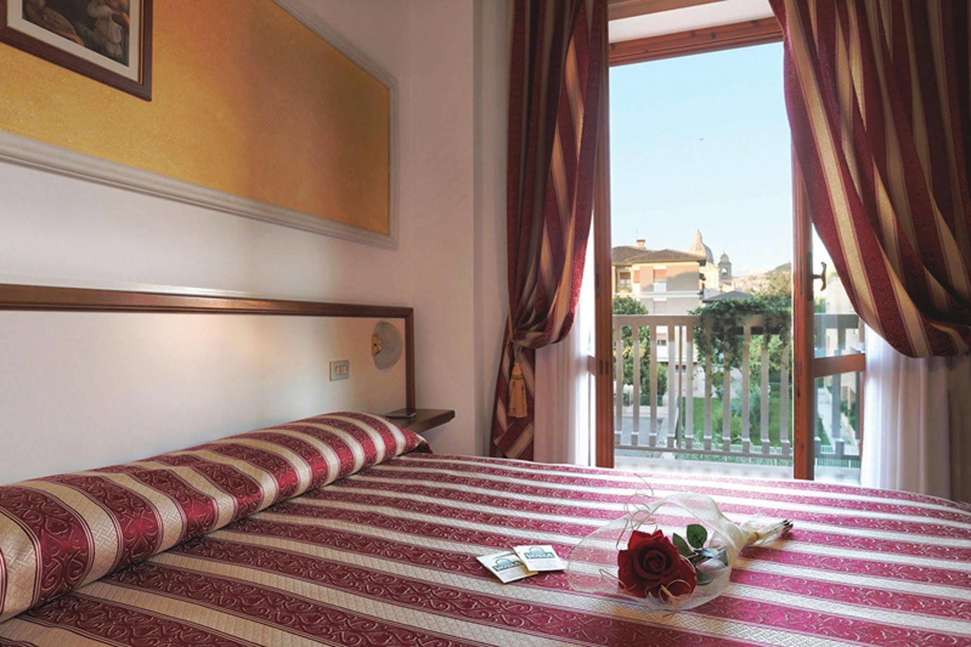 Hotel Vignola Assisi Exterior foto