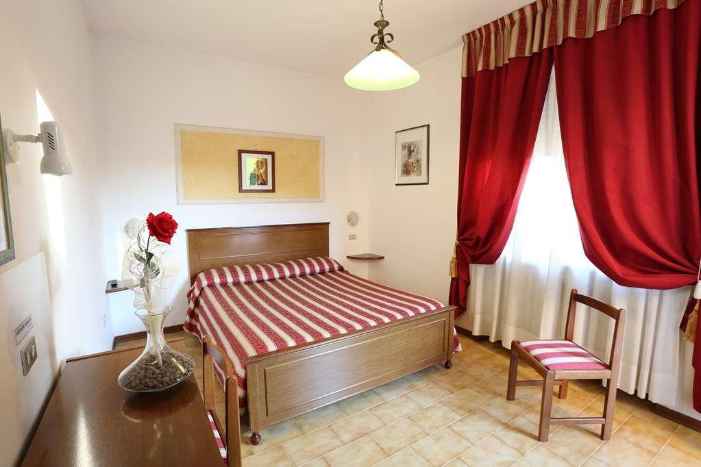 Hotel Vignola Assisi Zimmer foto